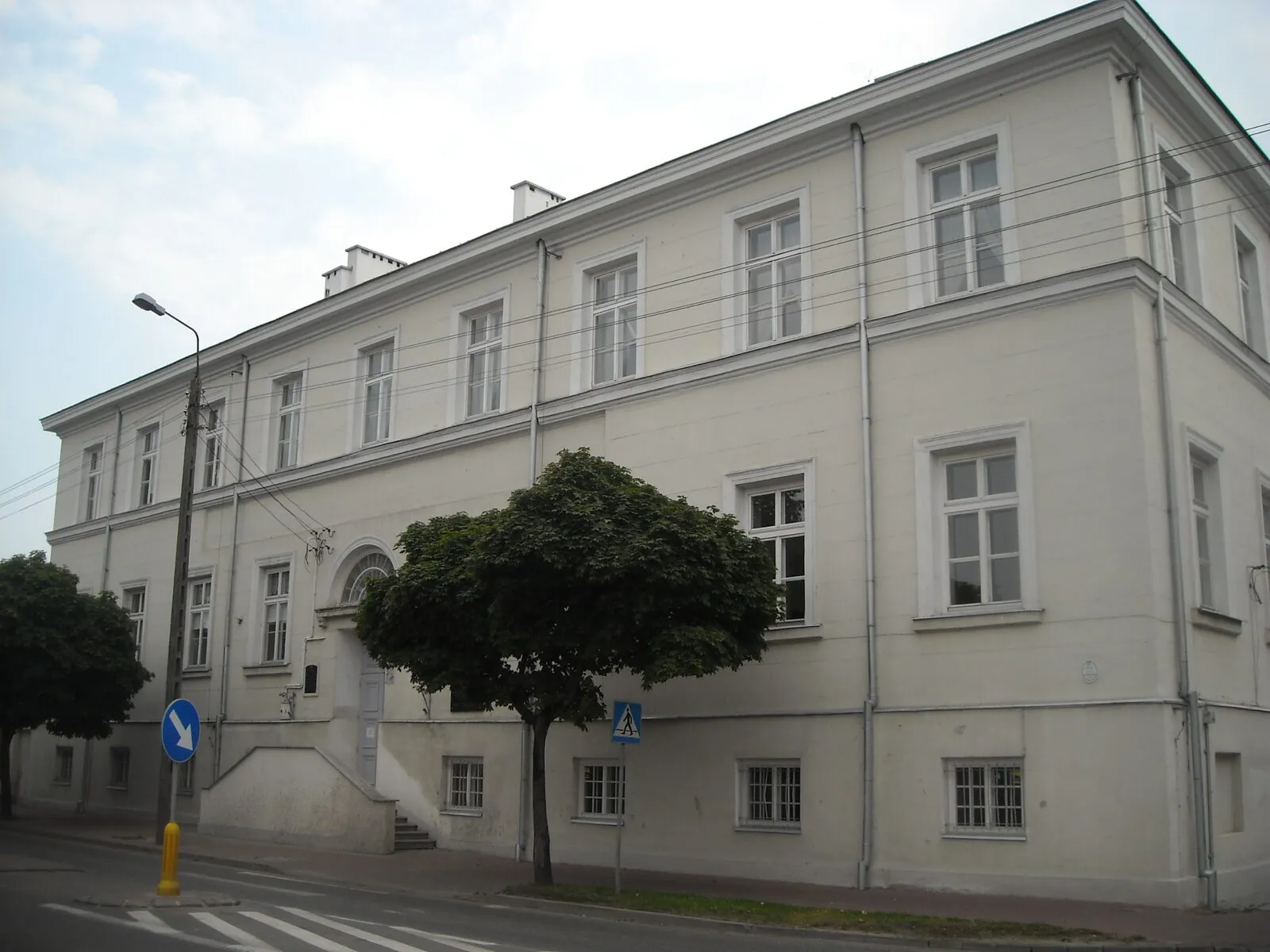 Gmach dawnego Instytutu Nauczycieli w Radzyminie, obecnie Liceum im. Norwida